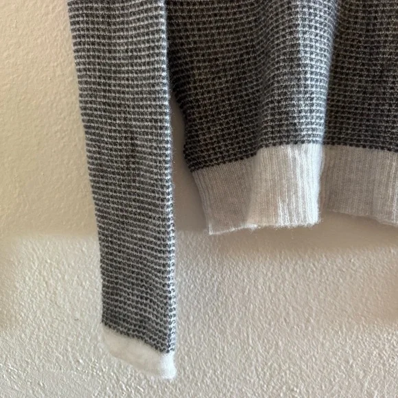 James Perse Cashmere featherlight sweater - Picture 4 of 9